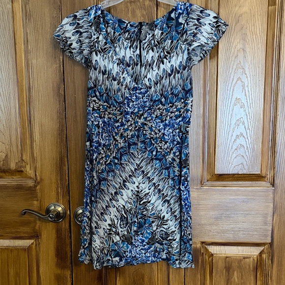 Free People Dresses & Skirts - Free People Blue and White Floral V-Neck Midi Dress Size 4